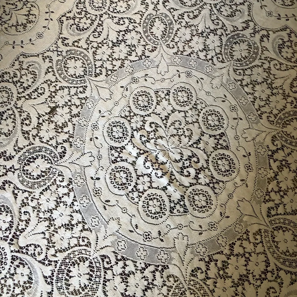Antique Lace Tablecloth 60” round cotton has a hole